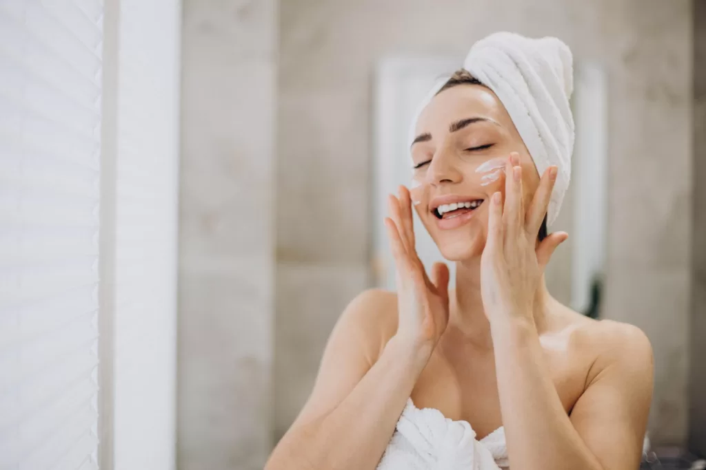 girl using Moisturizing 